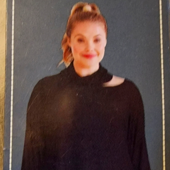 3x cut out shoulder top - Picture 1 of 4